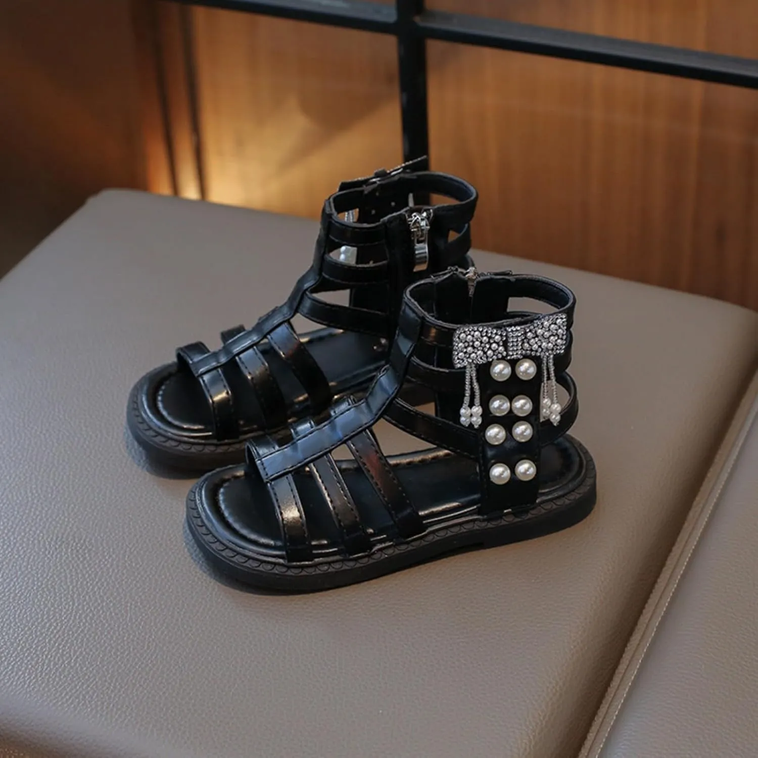 Girl's Gladiator Sandals Strappy Sparkly Pearl Flats Open Toe Non-slip Princess Sandals Kids Cool Roman Shoes