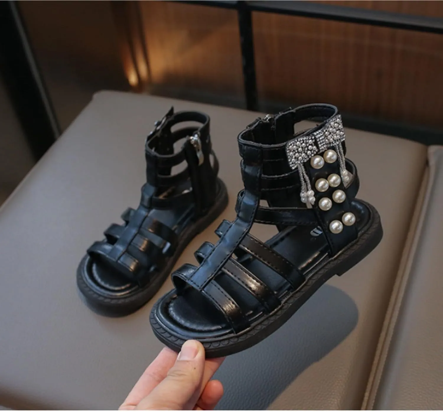 Girl's Gladiator Sandals Strappy Sparkly Pearl Flats Open Toe Non-slip Princess Sandals Kids Cool Roman Shoes