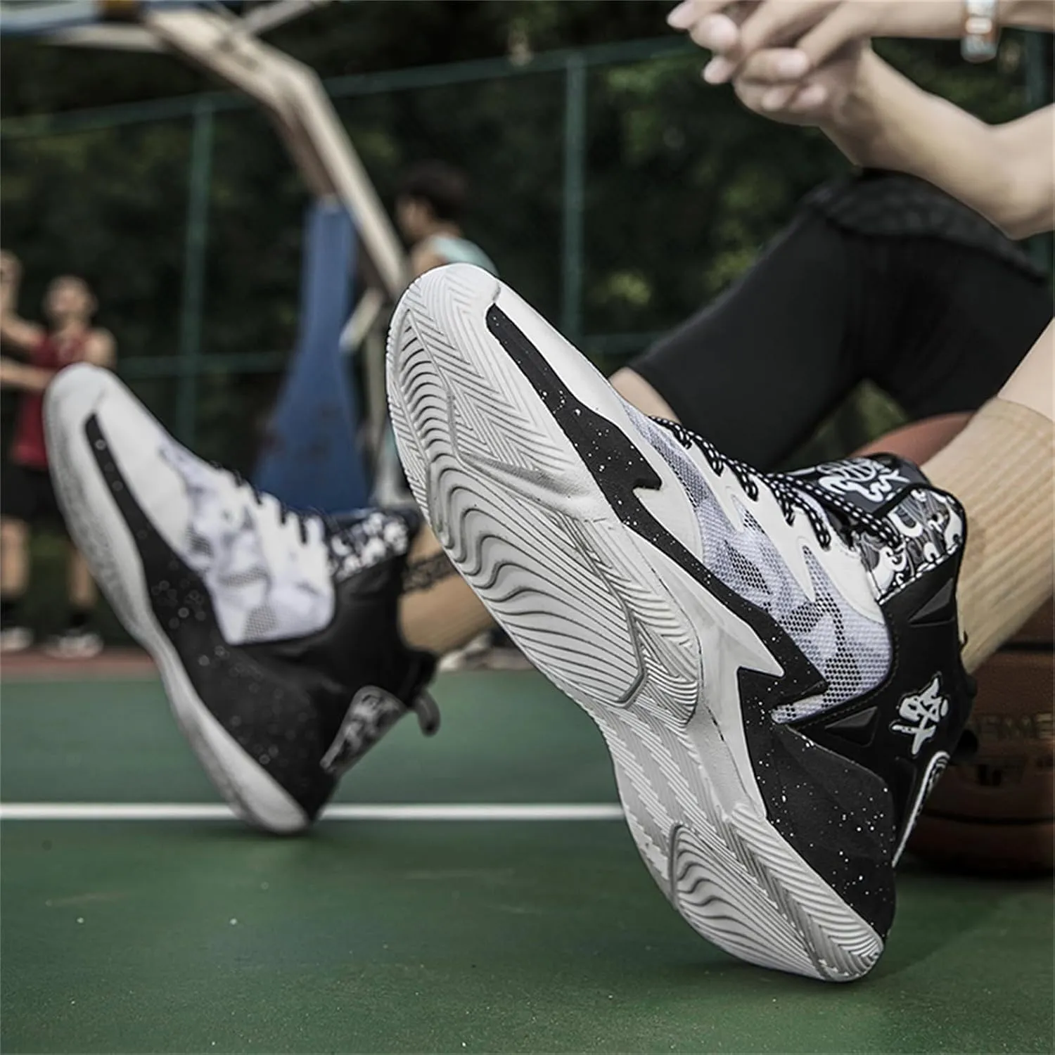 Men's Lace Up High Top Fashion Basketball Shoes with Arch Support Lightweight Non-Slip Running Tennis Sneakers Classic Sports Shoes